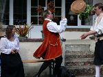 Petruchio and a servant play volleyball with dinner